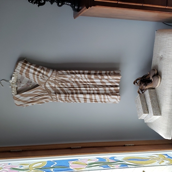 Loft size 6 tan-creme print dress - Picture 2 of 8